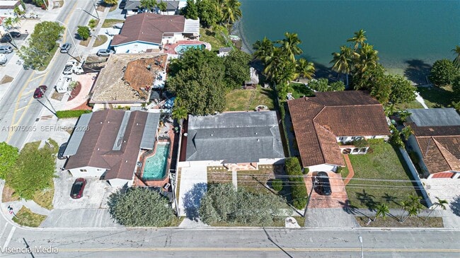 Building Photo - 783 W 78th St