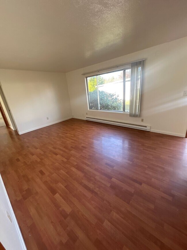 Building Photo - 3 Bedroom 1 Bath House Country Feel with City Access!