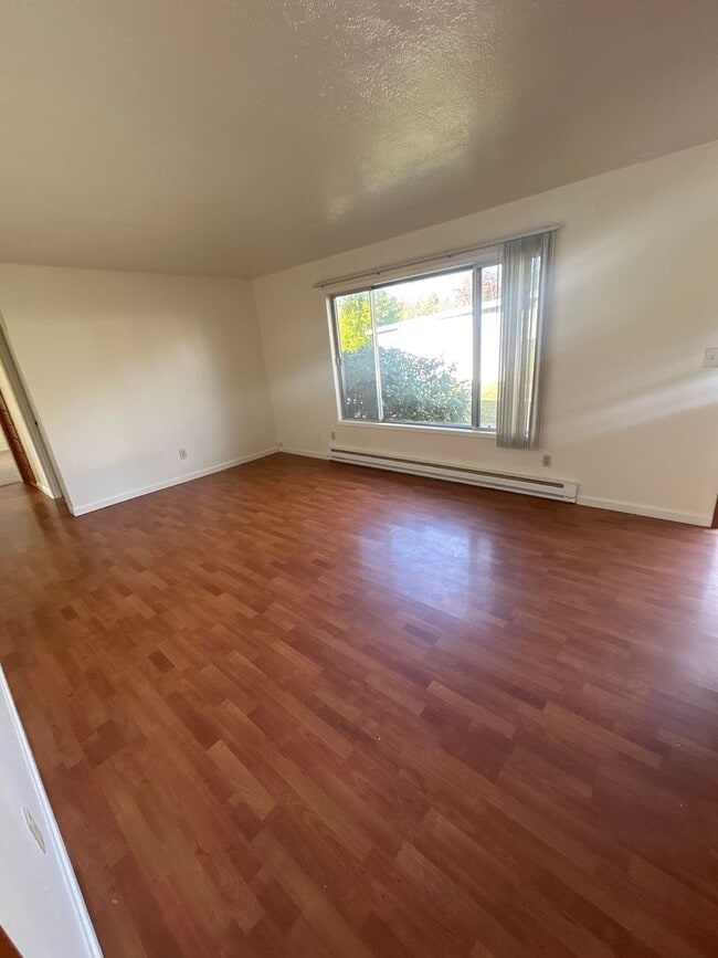 Building Photo - No Rent Until February!! 3 Bedroom 1 Bath House Country Feel with City Access!