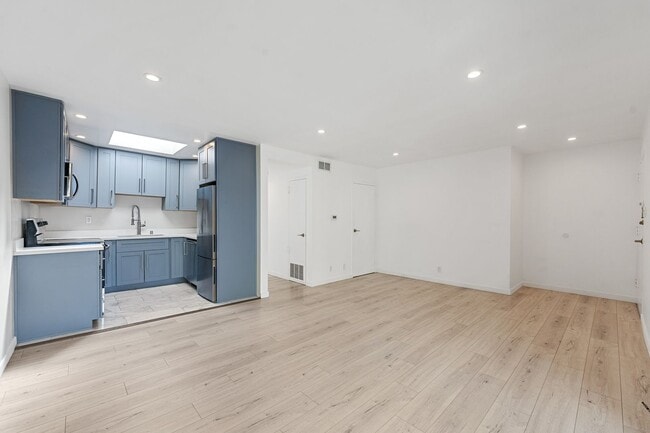 Building Photo - Modern 1BR/1BA Penthouse in Pacific Height...