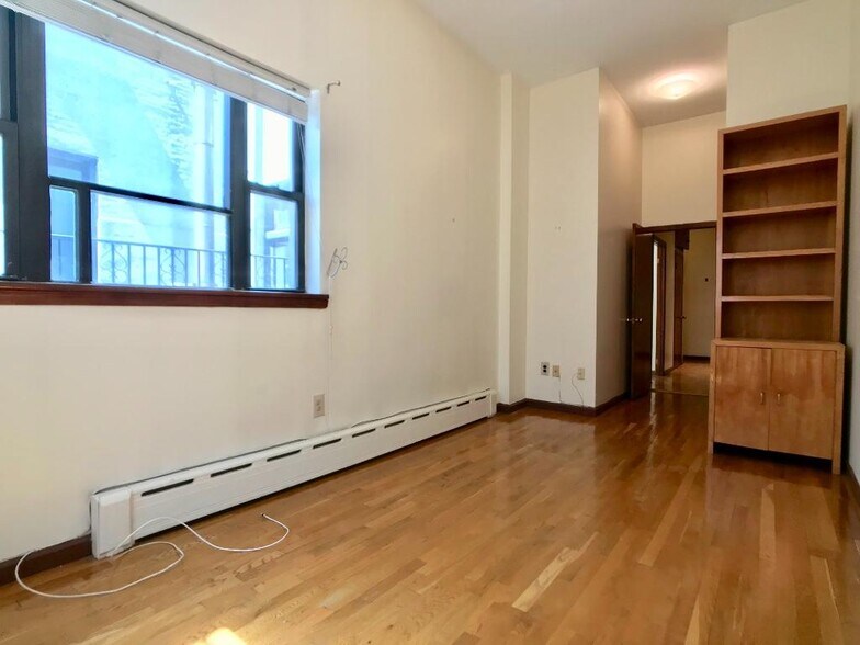 Building Photo - 306 W 106th St