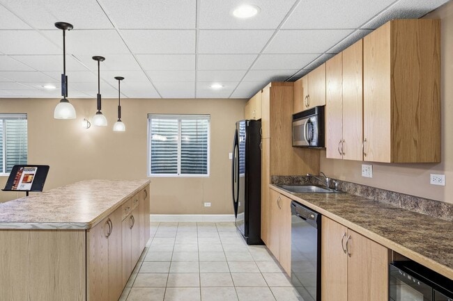 Building Photo - 408 N White Deer Trail