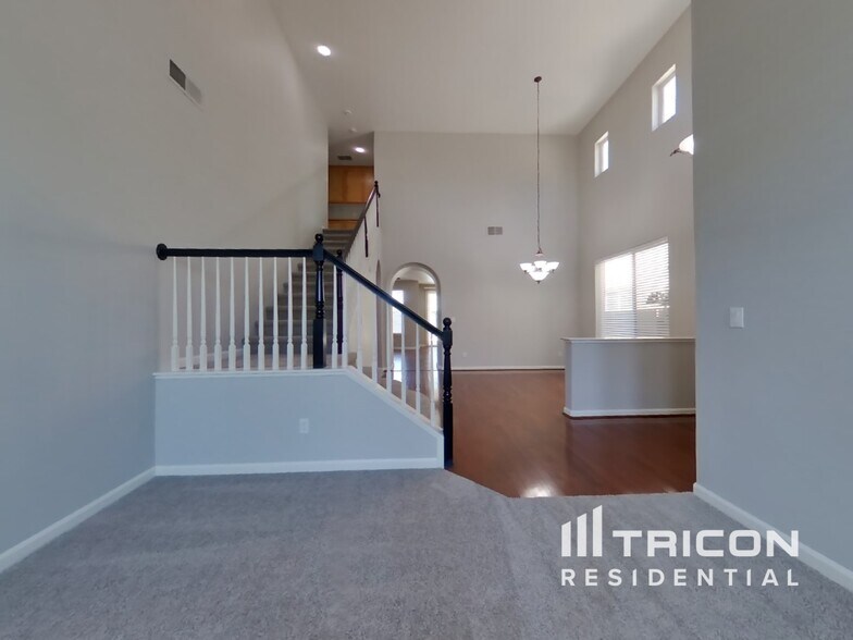 Building Photo - 10246 Canadeo Cir