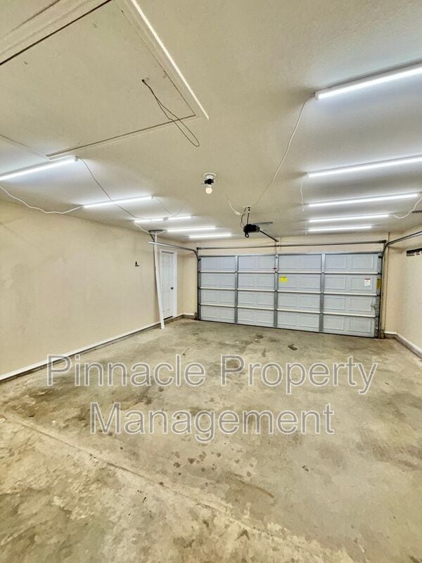 Building Photo - 4245 Sedona Trl