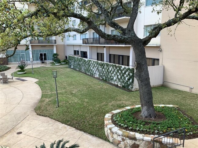 Building Photo - 2929 Buffalo Speedway