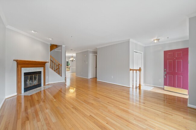 Building Photo - 9401 Rosmarin Way