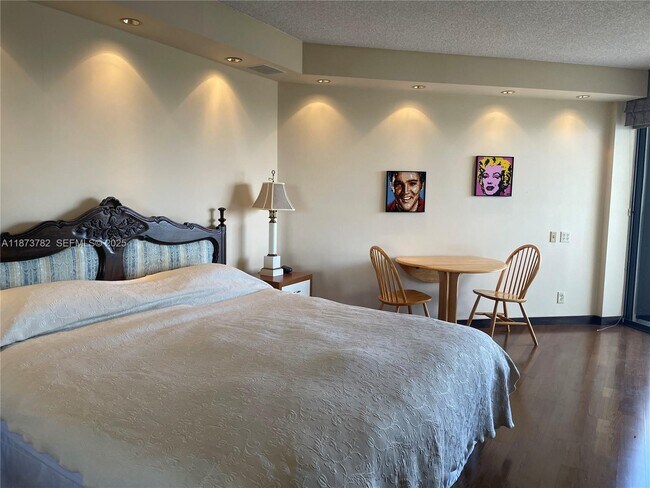 Building Photo - 3000 Island Blvd