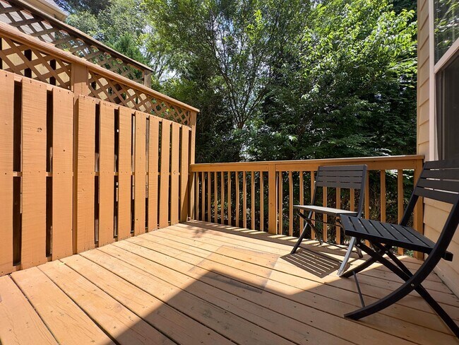 Building Photo - 3 bedroom 3 bath  Townhouse in Cobblestone...