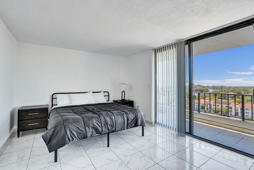 Building Photo - 777 NW 155th Ln