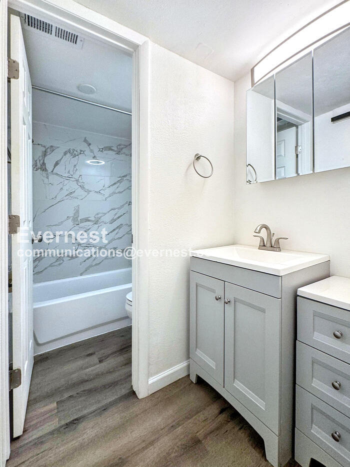 Building Photo - 5300 E Cherry Creek S Dr