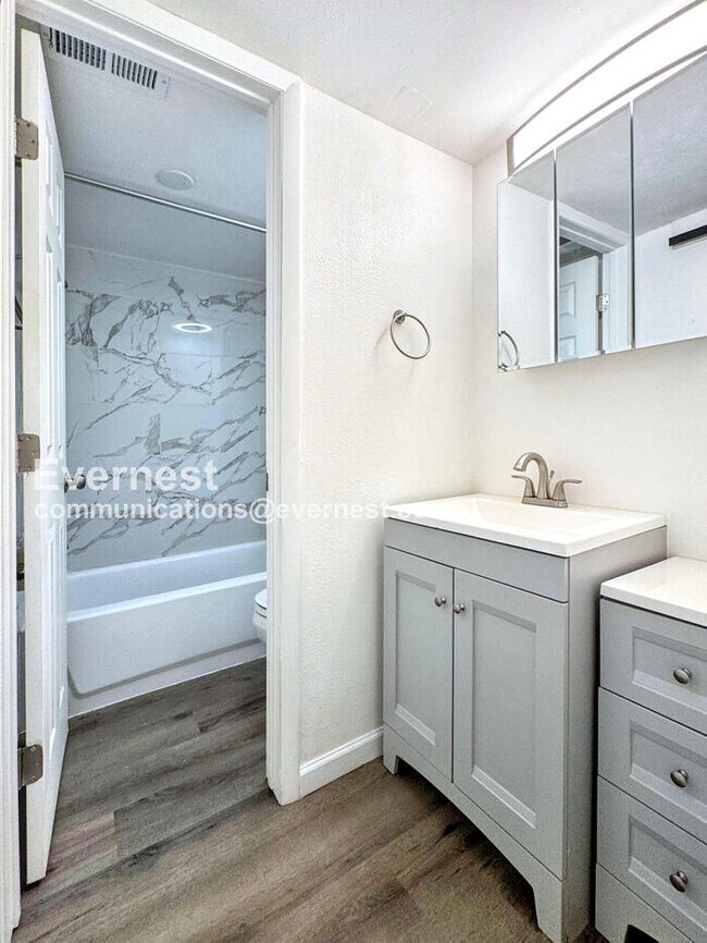 Building Photo - 5300 E Cherry Creek South Dr