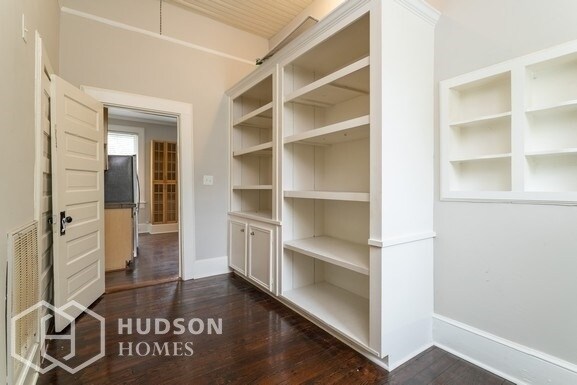 Building Photo - 5100 Holmes Ave