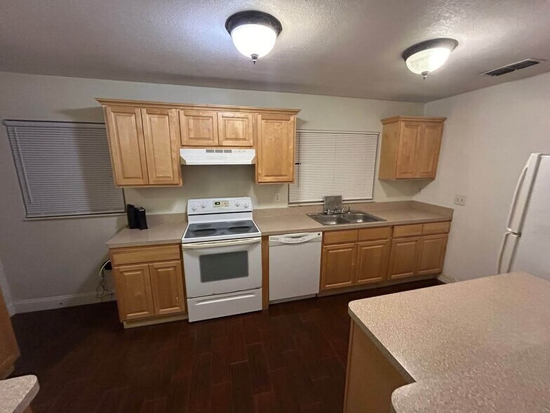 Building Photo - 1307 Honeytree Ln W