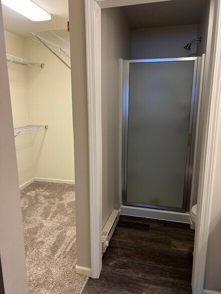 Primary Ba/Closet - 642 Dundee Ln