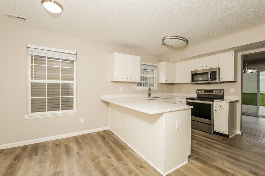 Building Photo - 649 Meadows Edge Ln