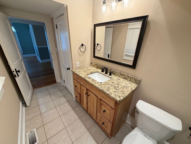 Building Photo - Charming & Spacious 3-Bedroom Home with a Large Fenced Yard!