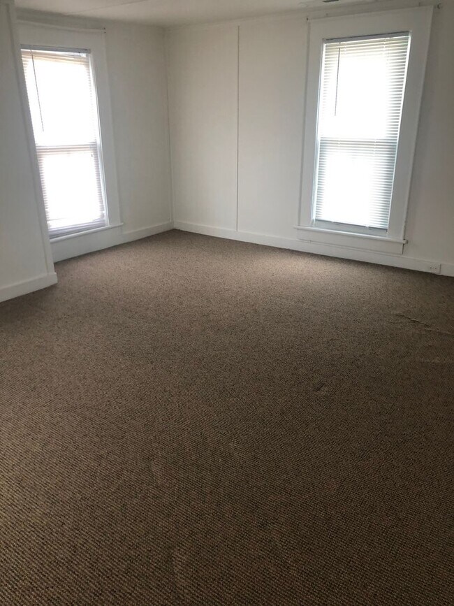 Building Photo - 205 Sir Walter Raleigh St