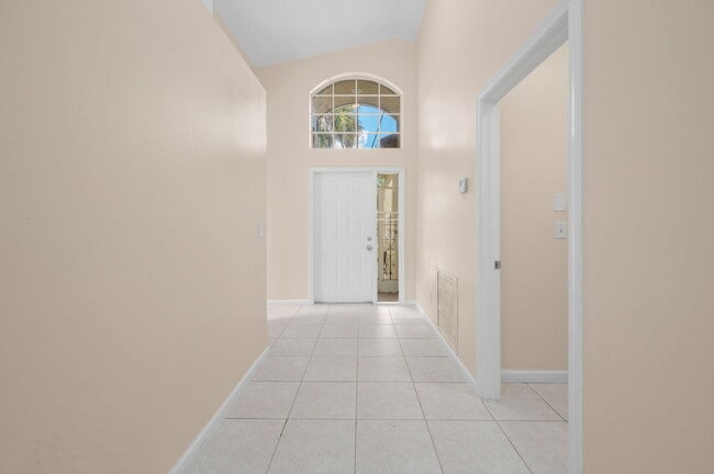 Building Photo - 6980 SE Twin Oaks Cir