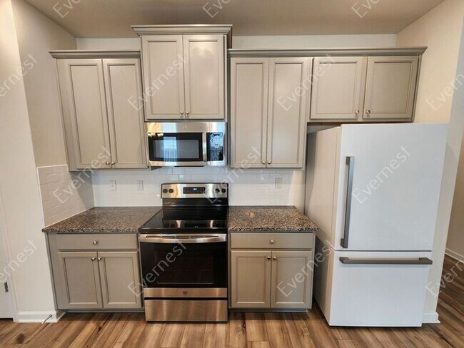 Building Photo - 4708 Fairfax Dr