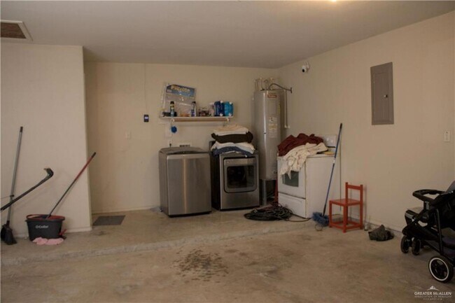 Building Photo - 2903 Sabrina Dr