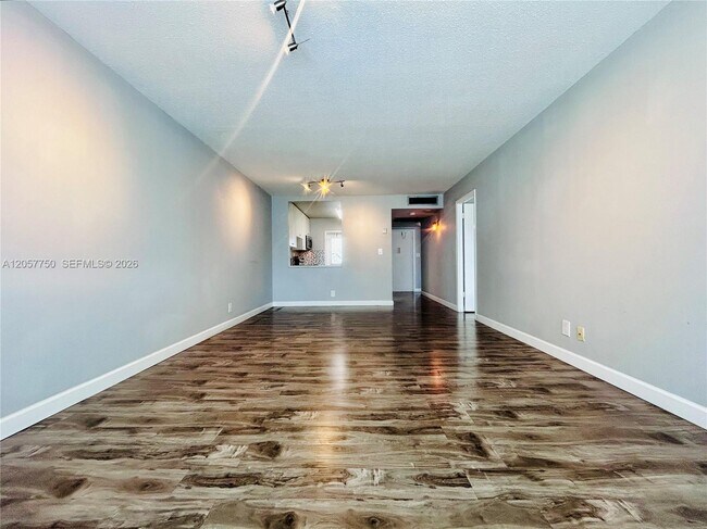 Building Photo - 2300 Park Ln