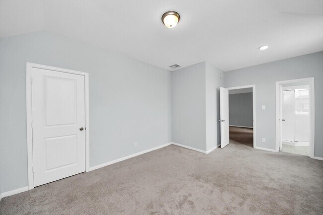 Building Photo - 208 Salange Ln