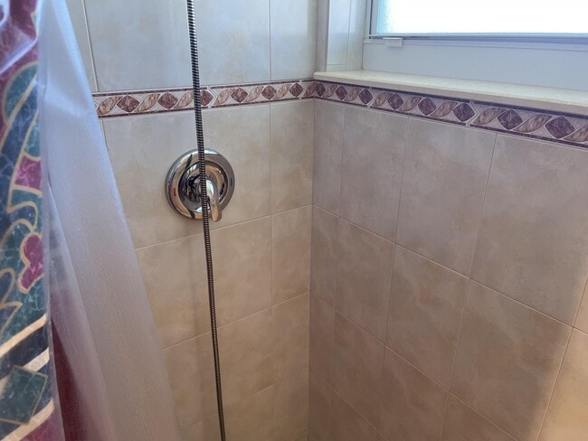 Building Photo - 705 Lori Dr