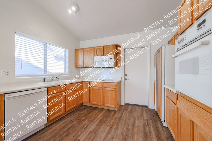 Building Photo - 5351 W Saragosa St