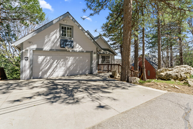 Primary Photo - 221 Grizzly Rd