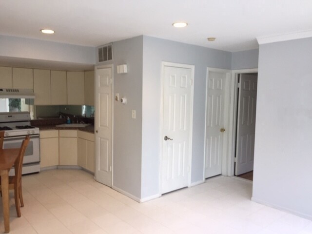 Building Photo - 22 Sharrotts Rd