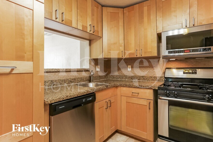 Building Photo - 4310 SW 24th St