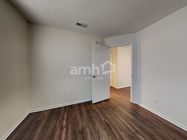 Building Photo - 2130 Summer Breeze Way