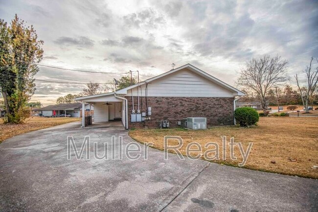 Building Photo - 11719 S Williamsburg Dr