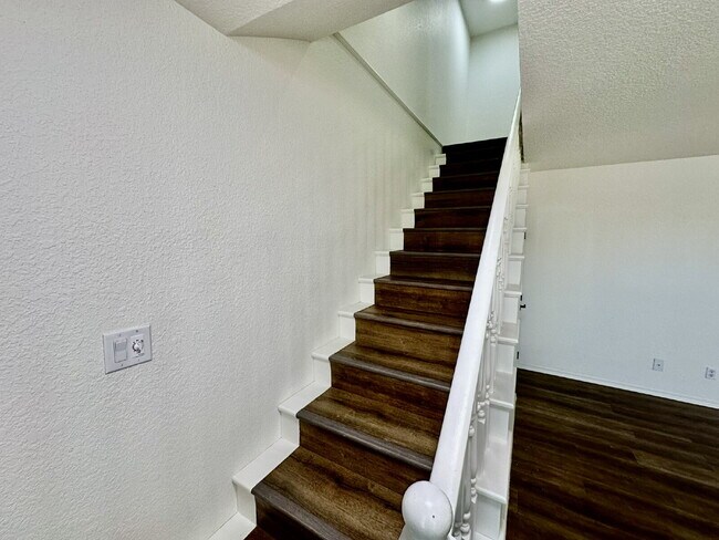 Building Photo - 1242 SW Elm Tree Rd