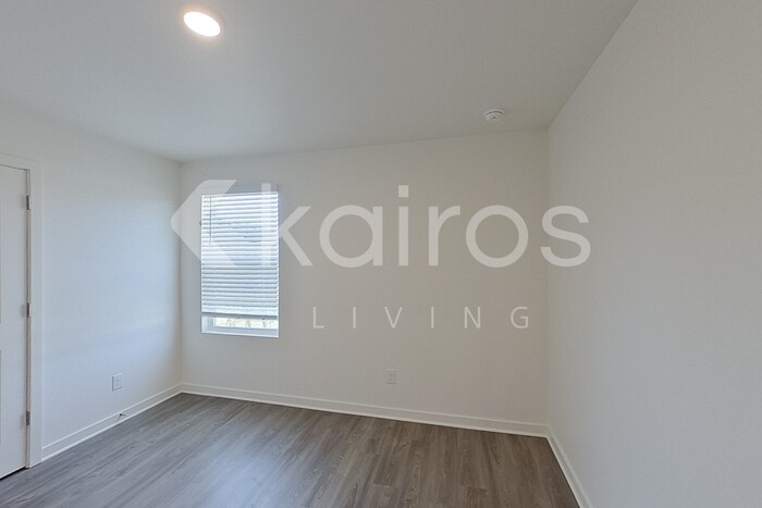 Building Photo - 145 George Oxford Dr