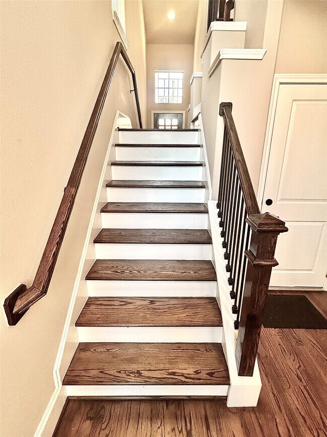 Building Photo - 1049 W 22nd St