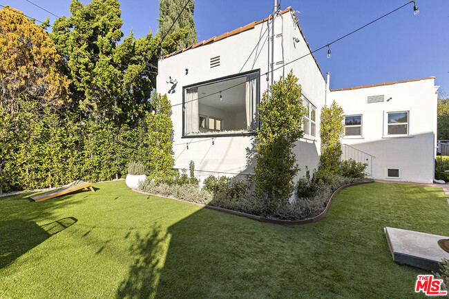 Building Photo - 409 N Kilkea Dr