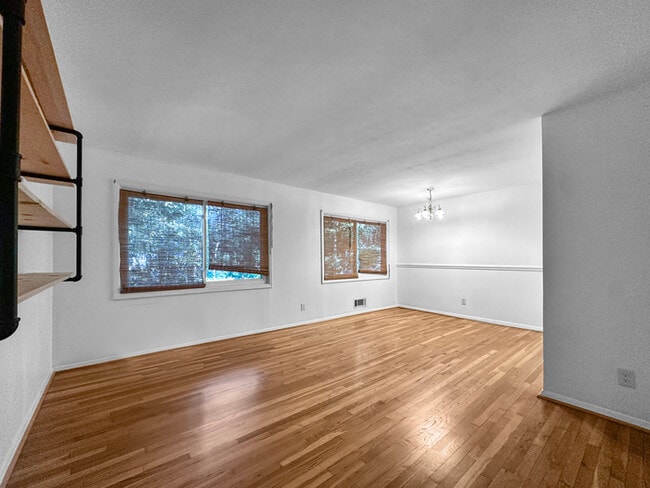 Building Photo - Charming 4 Beds 2 Baths Home in Chamblee!