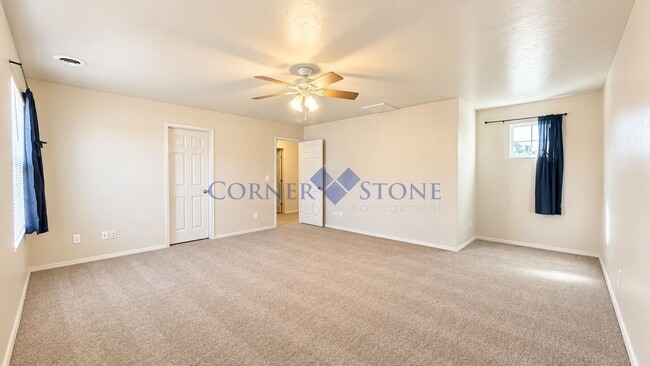 Building Photo - 916 E Ontem St