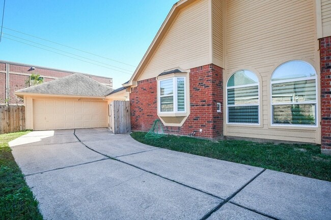 Building Photo - 3243 Ashlock Dr