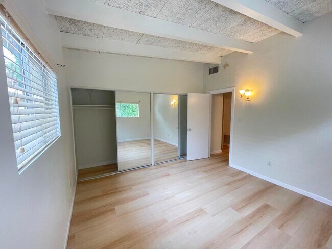 Building Photo - 4900 Van Noord Ave
