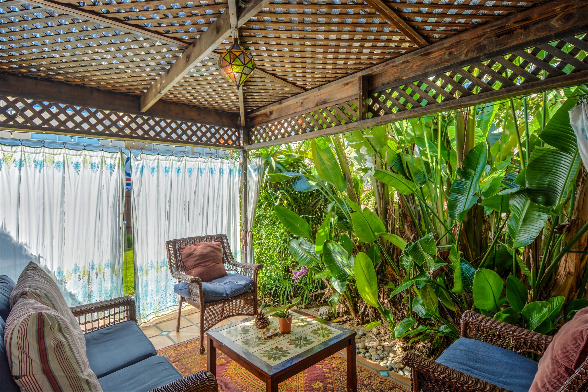 Tropical Cabana Room with surrounding curtains for added privacy. - 14 S Venice Blvd