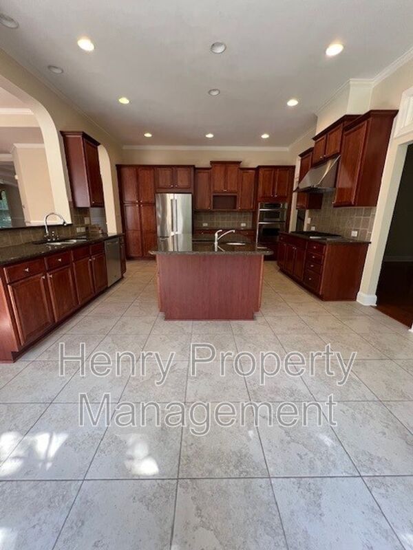 Building Photo - 1905 Old London Way