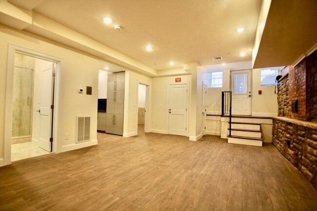 Building Photo - 1616 Beacon St