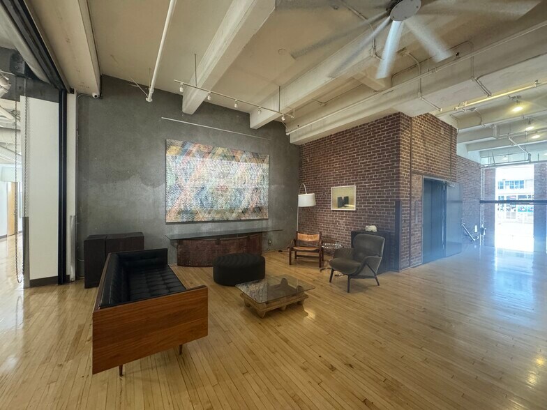 Building Photo - 1850 E Industrial St