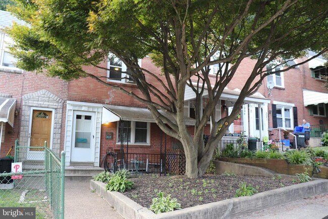 Building Photo - 317 Salaignac St