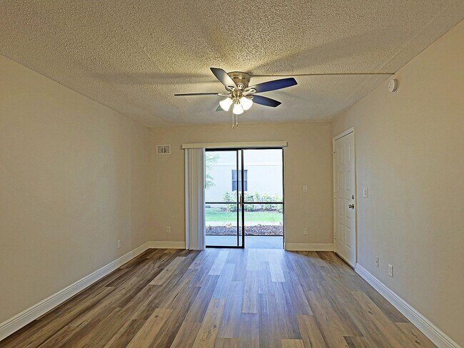 Building Photo - 5305 Summerlin Rd