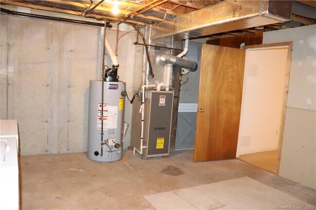 Building Photo - 20 Firethorn Dr