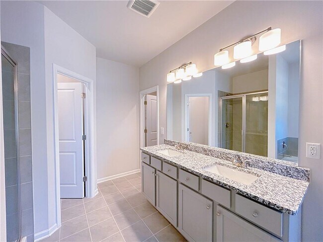 Building Photo - 2586 Mls Cmn Dr