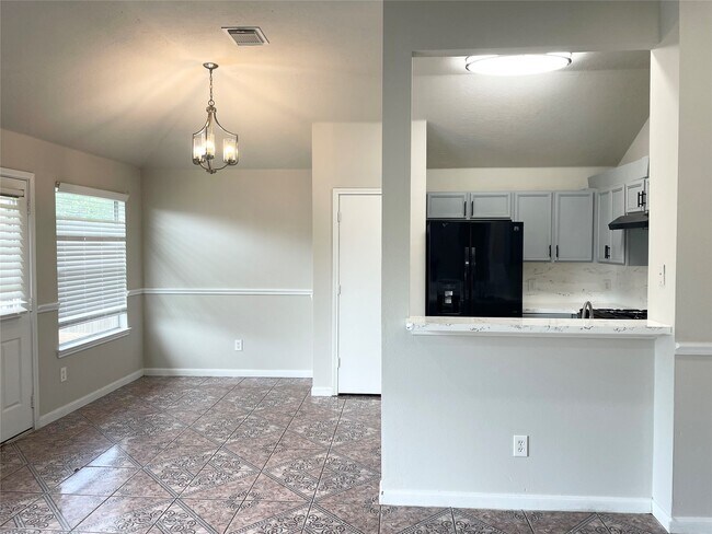 Building Photo - 2831 Sockeye Dr
